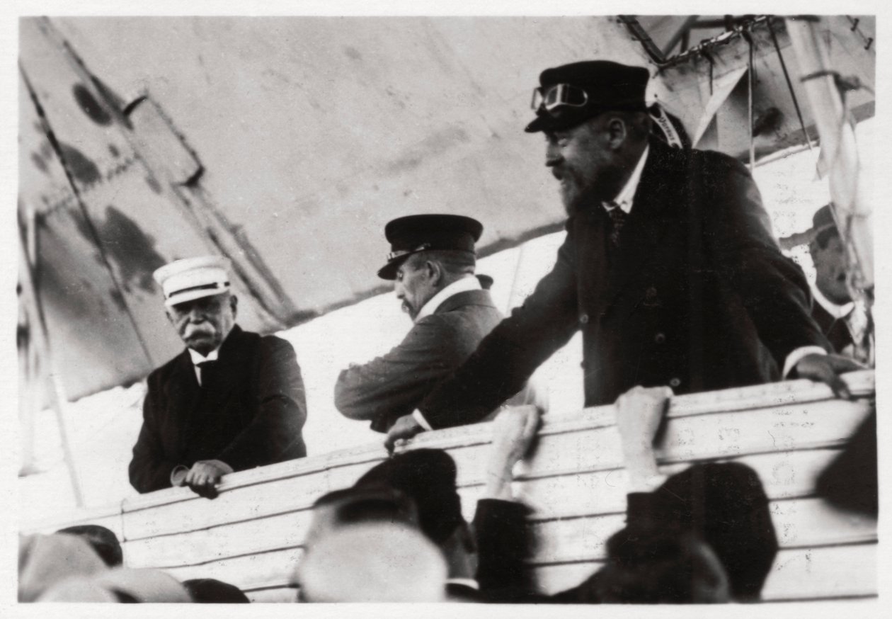 الكونت زيبلين والدكتور إكنر في جندول زيبلين ، شوابن ، ألمانيا ، c1908-1917 1933 بواسطة غير معروف