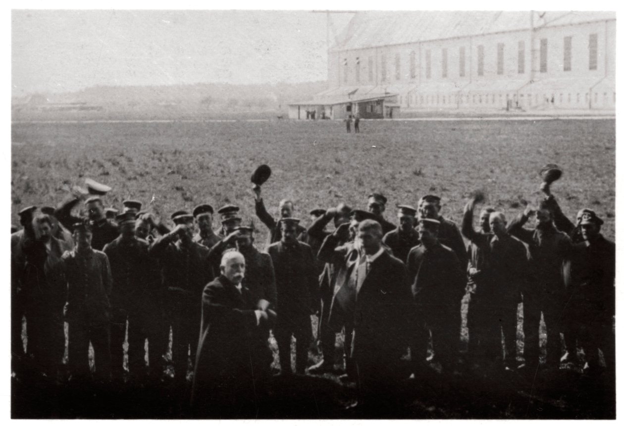 تحية الكونت زيبلين من قبل أعضاء أسطول المناطيد البحرية ، ألمانيا ، 1914-1917 1933 بواسطة غير معروف