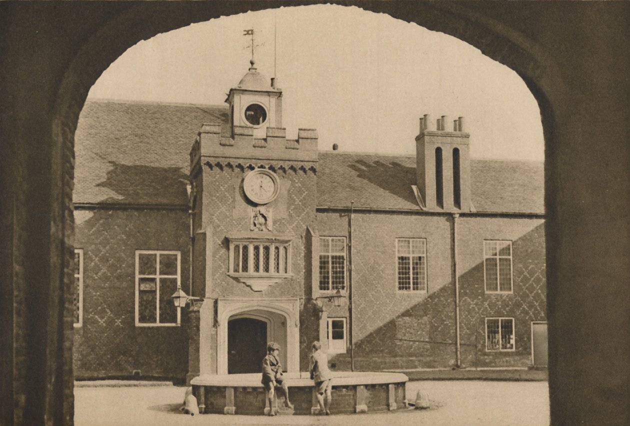 الفناء والمدخل الرئيسي لقصر أسقف لندن في فولهام ، c1935. بواسطة غير معروف