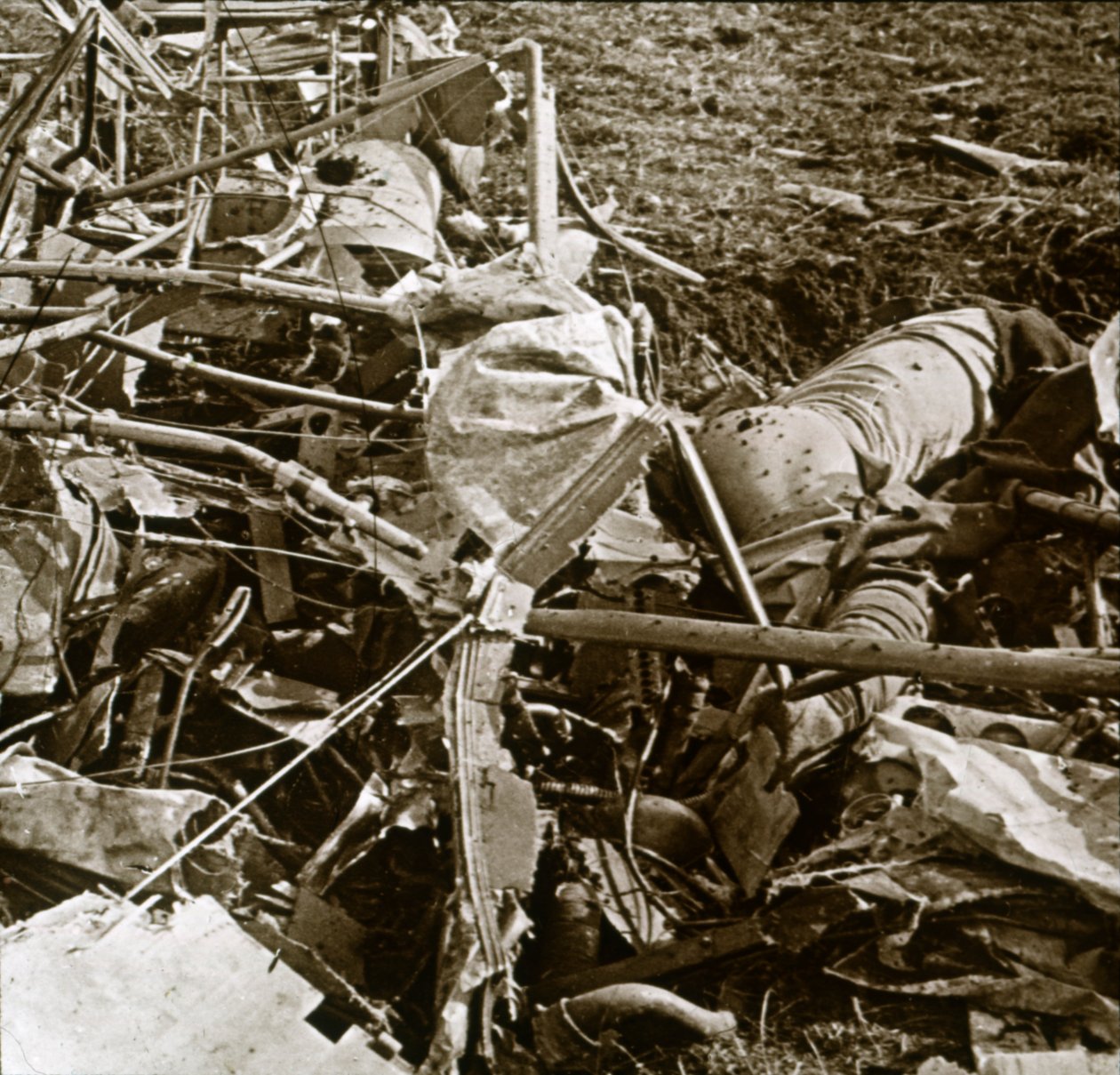 طائرة محطمة ، أيسن ، فرنسا ، c1914-c1918 بواسطة غير معروف