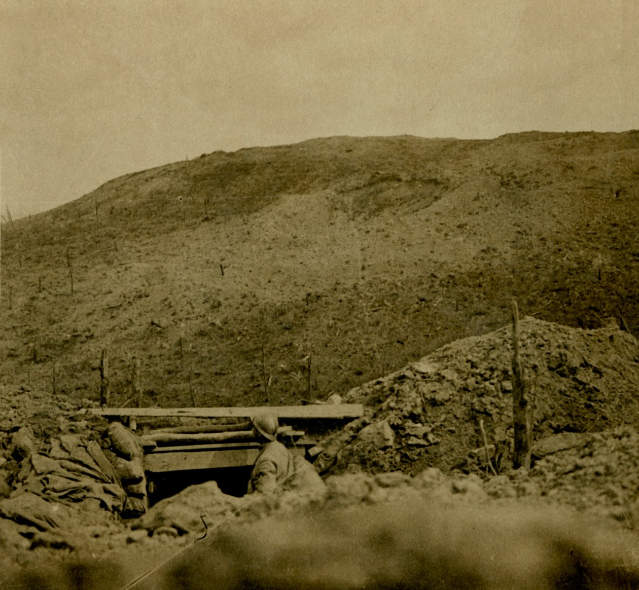 قمة التل في Les Éparges ، شمال فرنسا ، c1914-c1918. بواسطة غير معروف