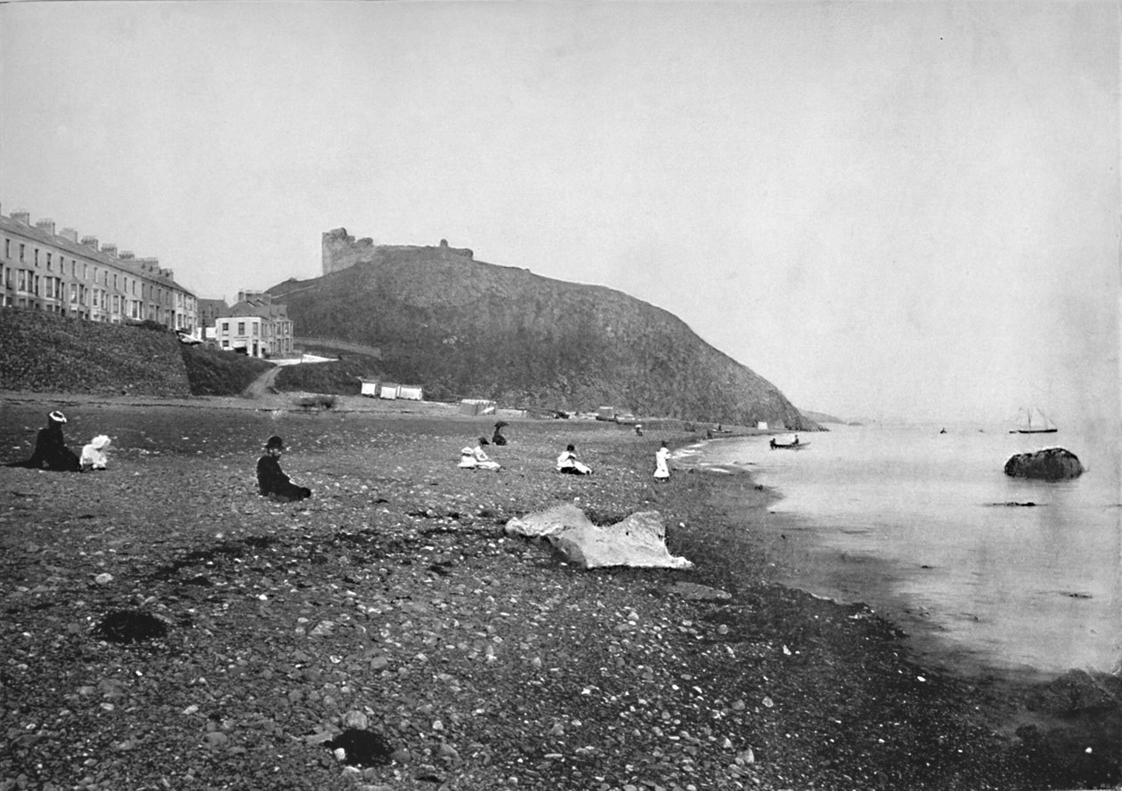 Criccieth - منظر للشاطئ والقلعة ، 1895 بواسطة غير معروف