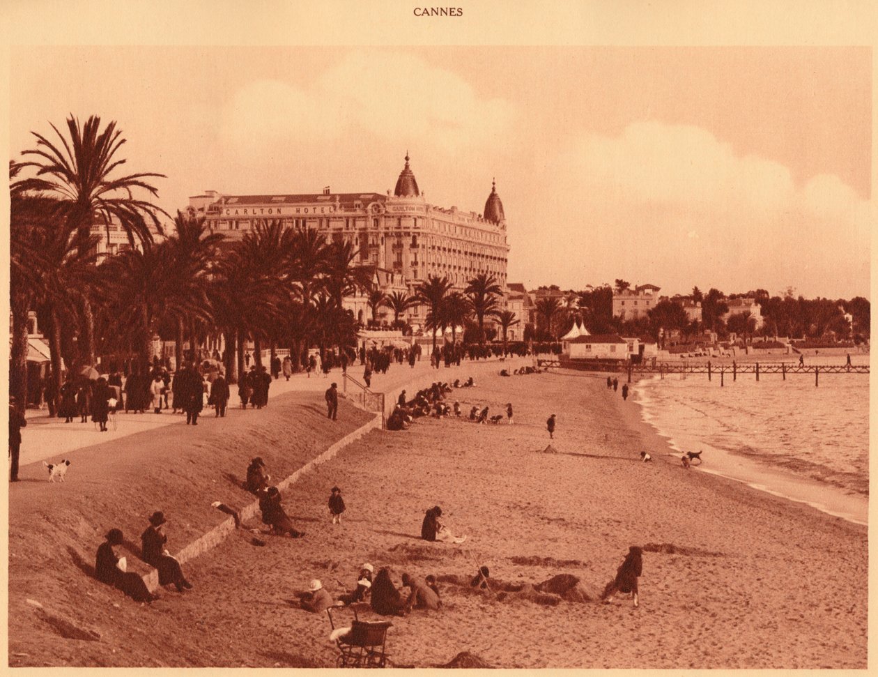 Croisette Promenade - Beach and Casino ، كان ، 1930. بواسطة غير معروف