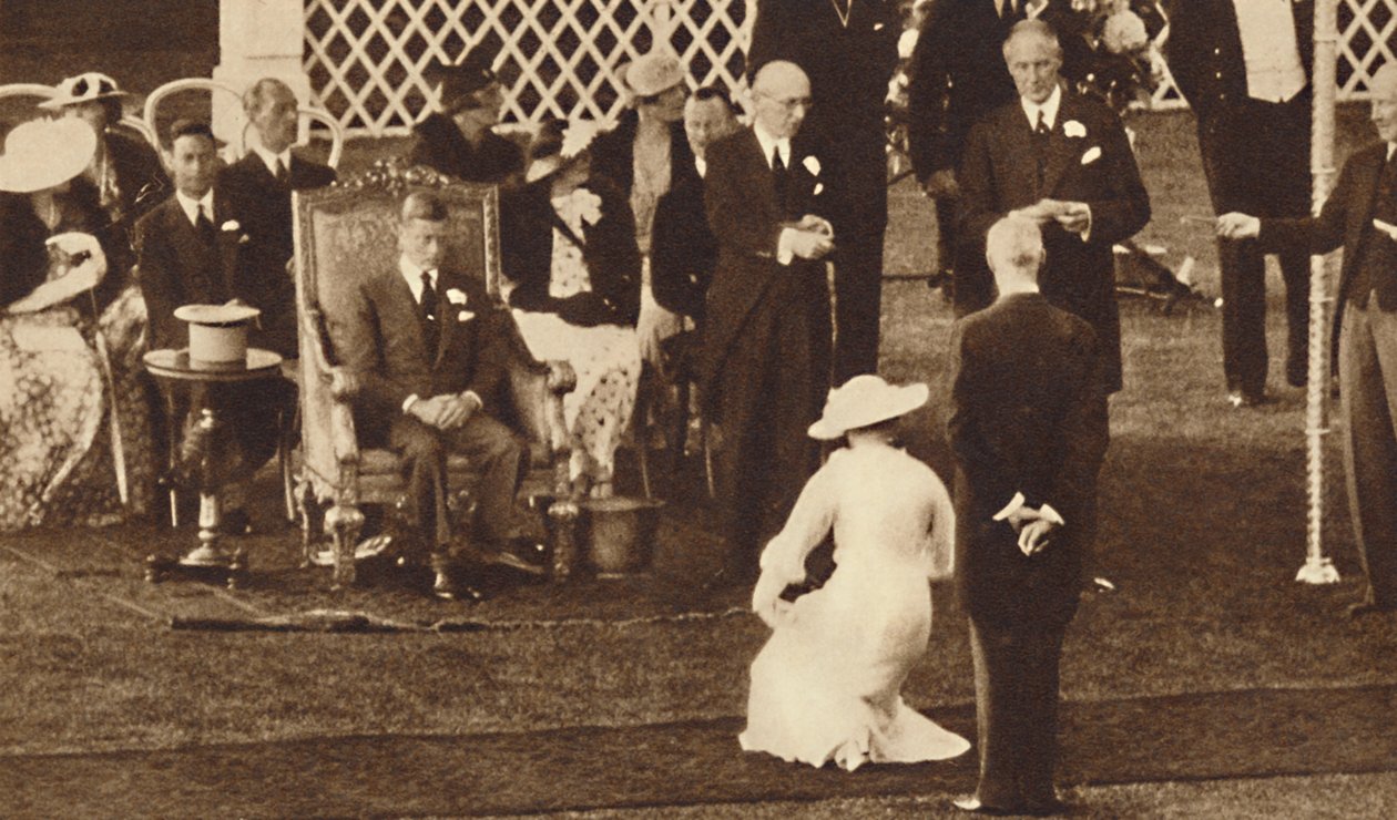 Curtsy لملكها ، 1937 بواسطة غير معروف