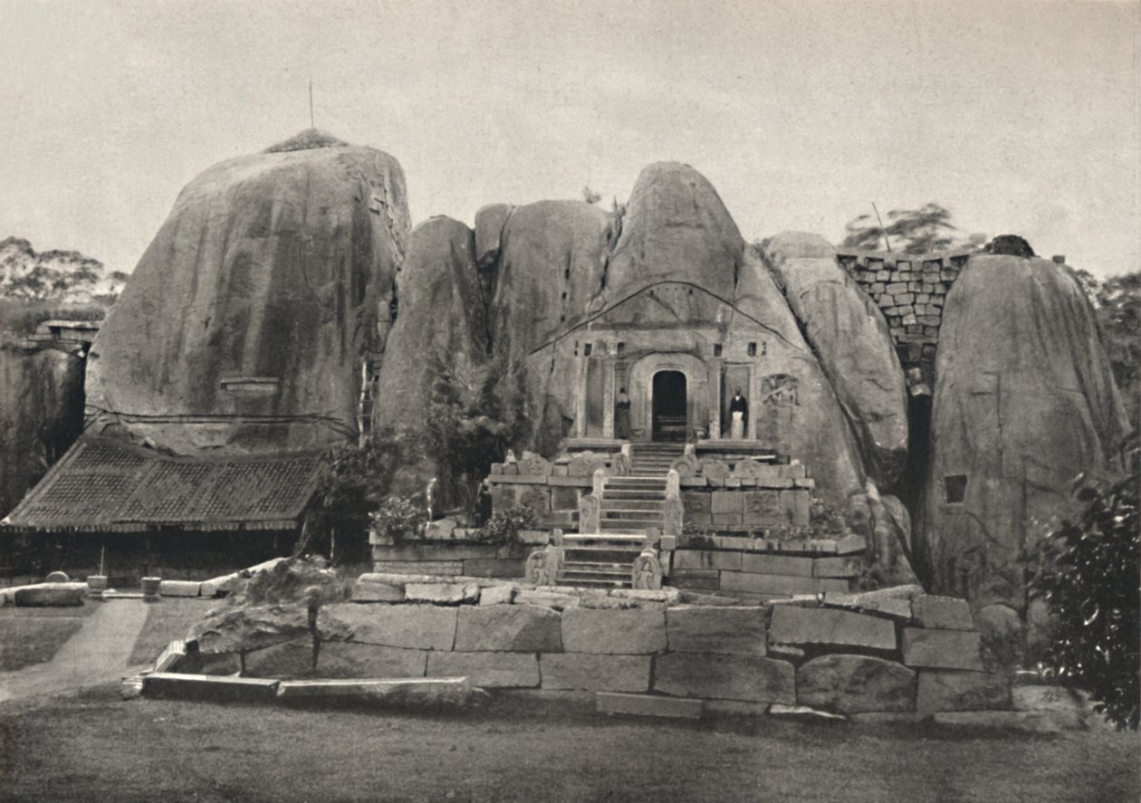 The Issurumuniya - Felse - Vihara بناها الملك Devanampiya Tissa في القرن الثالث قبل الميلاد ، 1926 بواسطة غير معروف