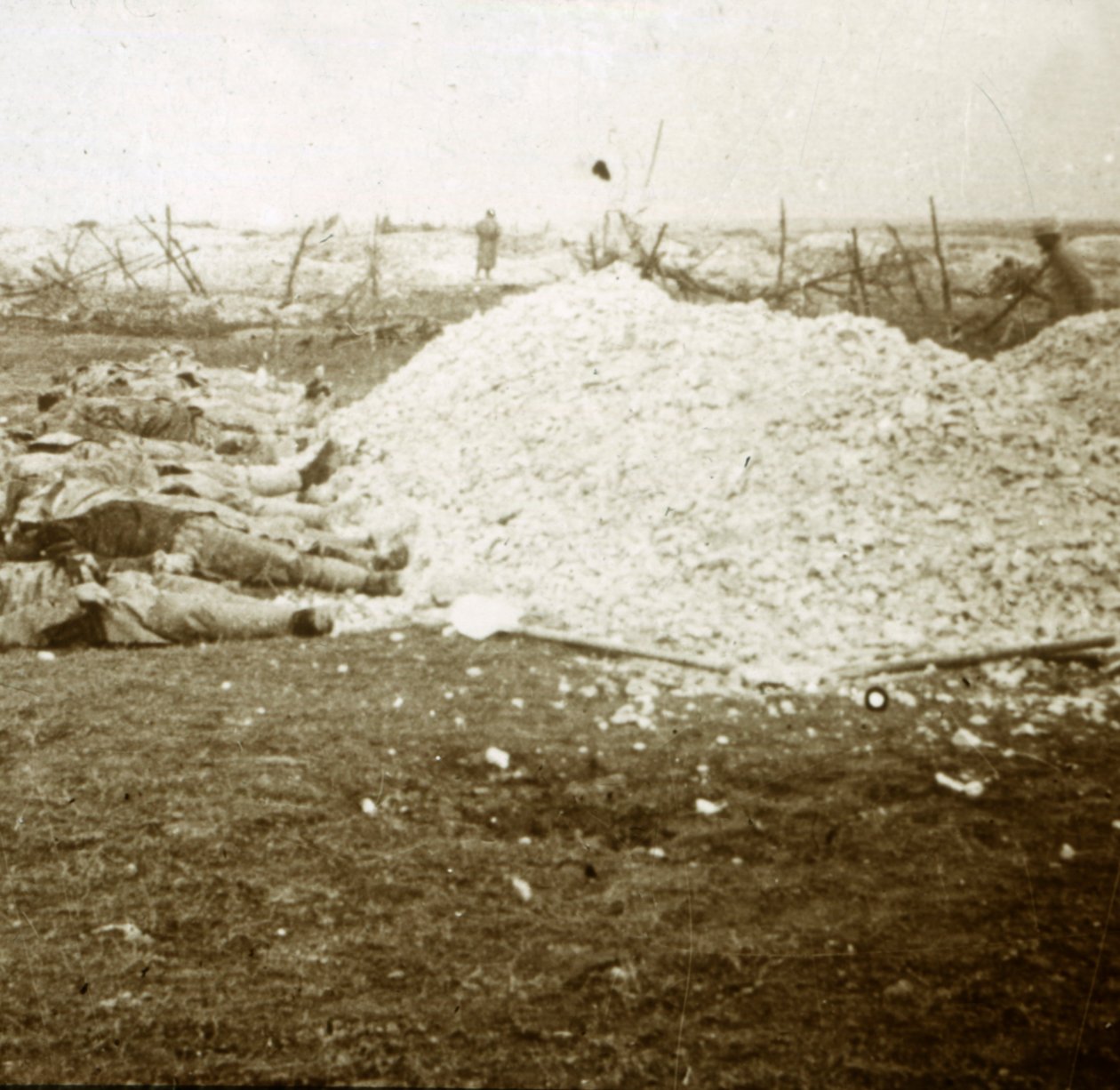 جثث الموتى ، سوين ، شمال فرنسا ، سبتمبر 1915 بواسطة غير معروف
