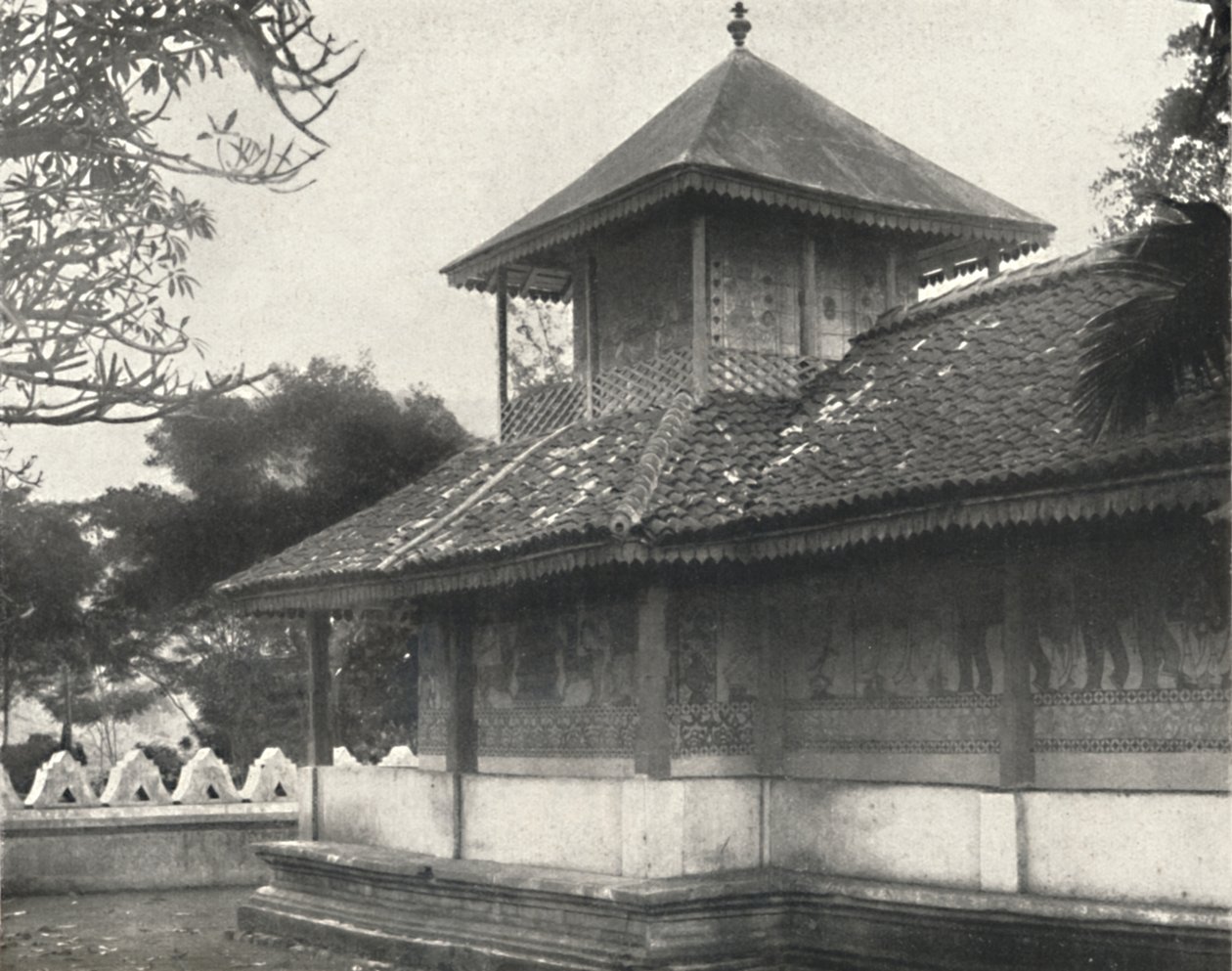 Dewale s. اللوحة 58 في داجوبا السن المقدس في كاندي ، 1926 بواسطة غير معروف