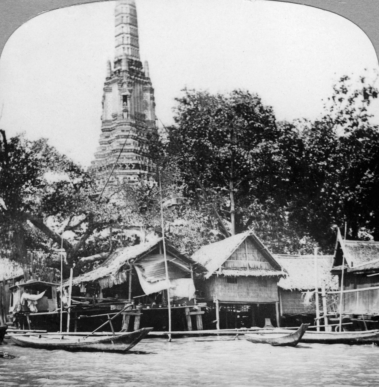 المراكب الشراعية والمنازل على نهر تشاو فرايا ، بانكوك ، تايلاند ، 1900s بواسطة غير معروف