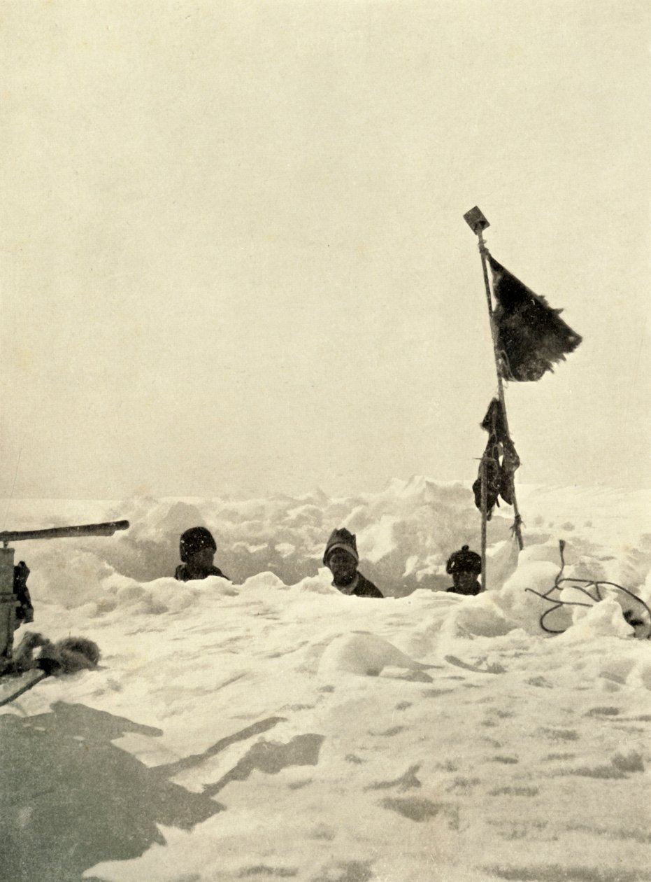 حفر للتأكد من عمق الثلج الذي يغطي المستودع ، c1908 ، 1909. بواسطة غير معروف
