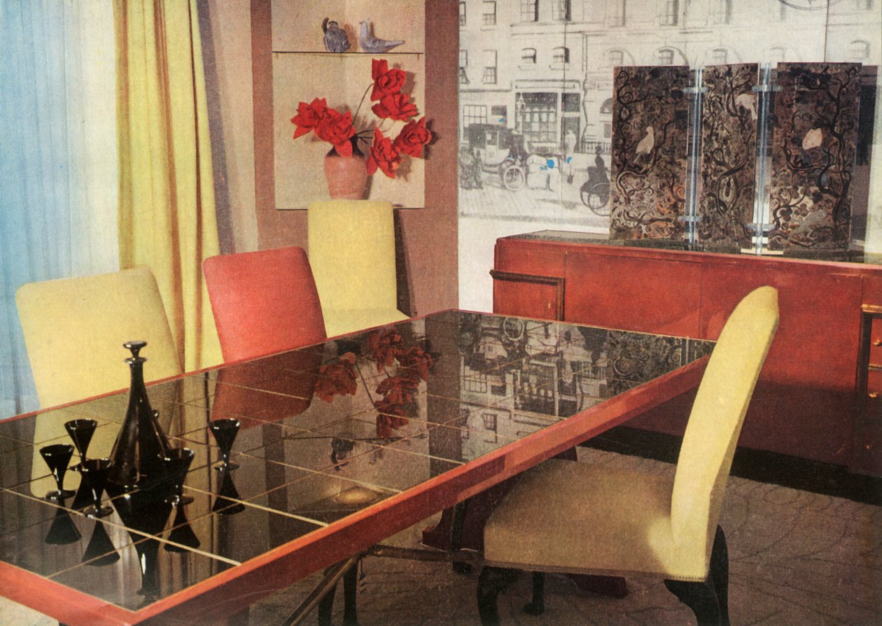 غرفة الطعام في ورنيش سانغ دي بوف ، من قبل هايز مارشال لشركة Fortnum & Mason Ltd. ، لندن ، 1937. بواسطة غير معروف