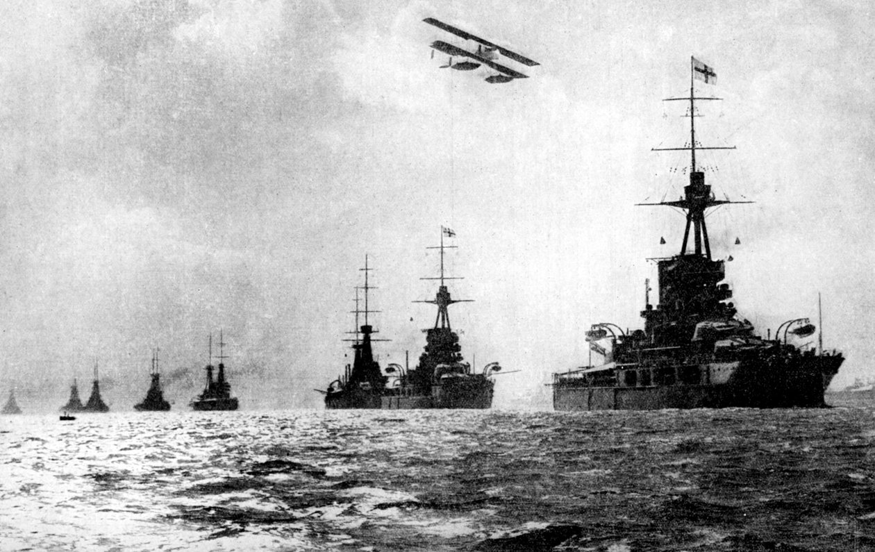 Dreadnoughts والطائرة المائية ، الأسطول البريطاني الكبير ، بحر الشمال ، الحرب العالمية الأولى ، 1914 بواسطة غير معروف