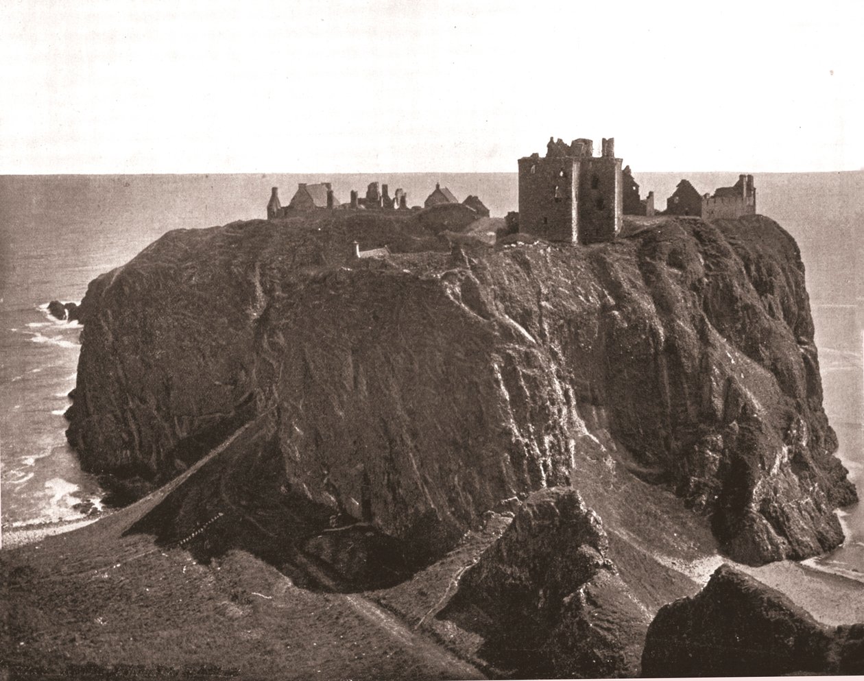 قلعة دونوتار ، ستونهافن ، اسكتلندا ، 1894. بواسطة غير معروف