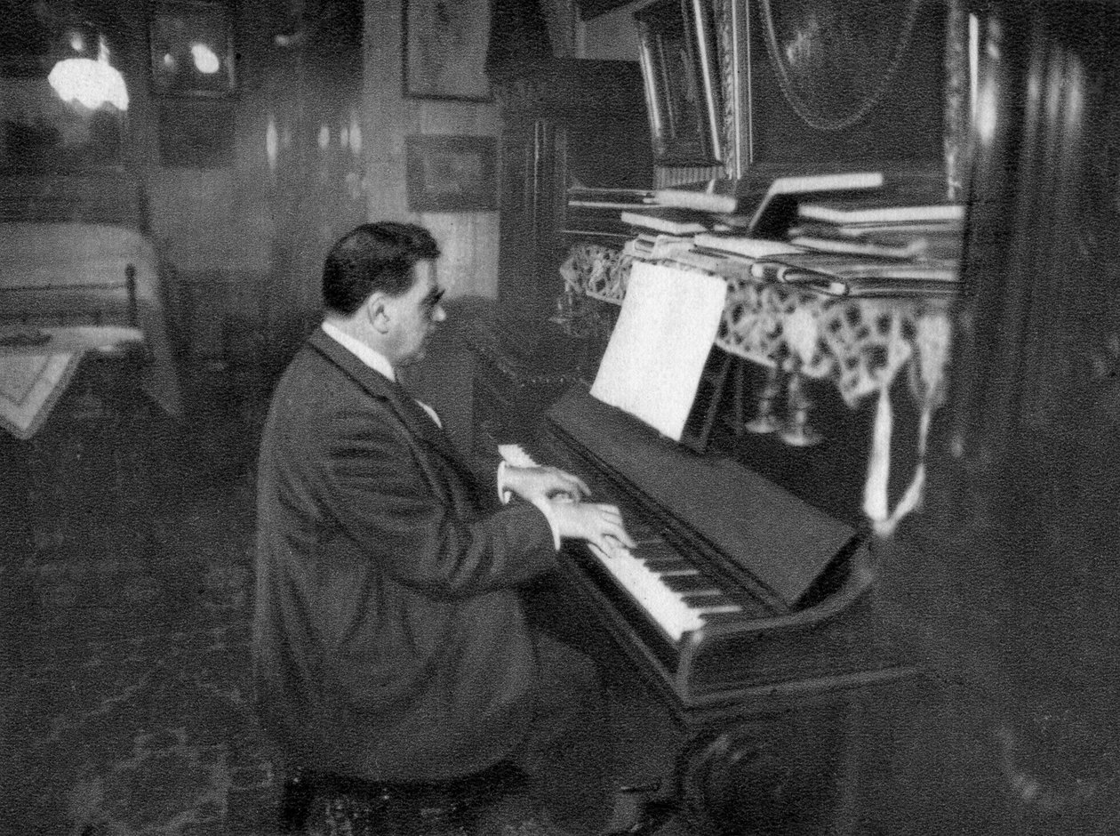 إدوارد هيريوت ، سياسي راديكالي فرنسي ، يعزف على البيانو ، 1925 بواسطة غير معروف