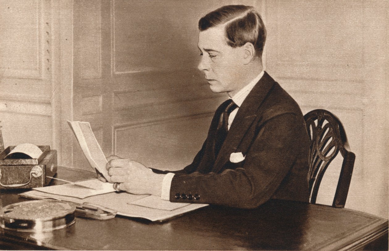 إدوارد الثامن يعمل في مكتبه في قصر سانت جاميس ، لندن ، 1936 بواسطة غير معروف