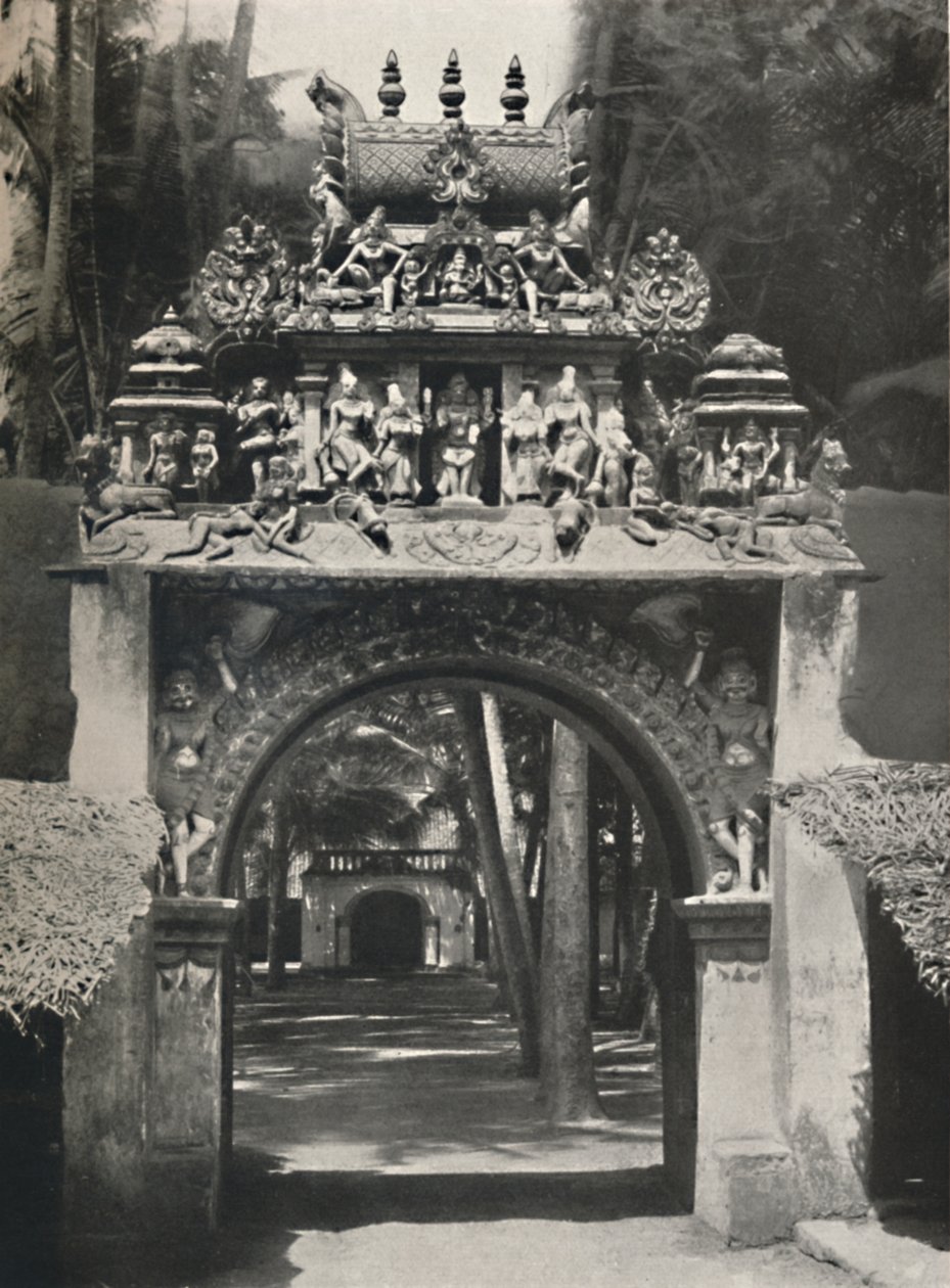 مدخل معبد هندوسي ، سيلان ، 1926 بواسطة غير معروف