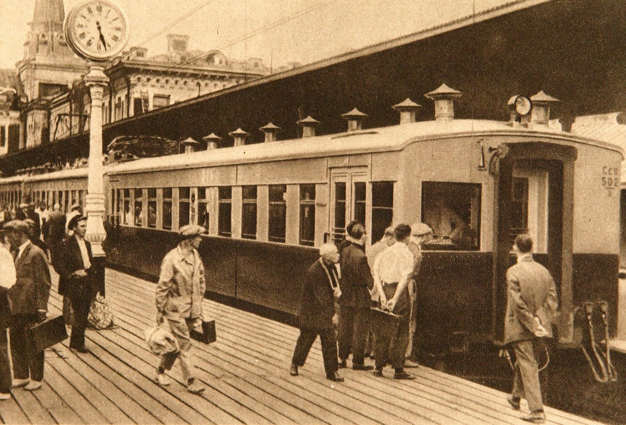 قطار كهربائي متعدد الوحدات ، موسكو ، اتحاد الجمهوريات الاشتراكية السوفياتية ، 1920s بواسطة غير معروف