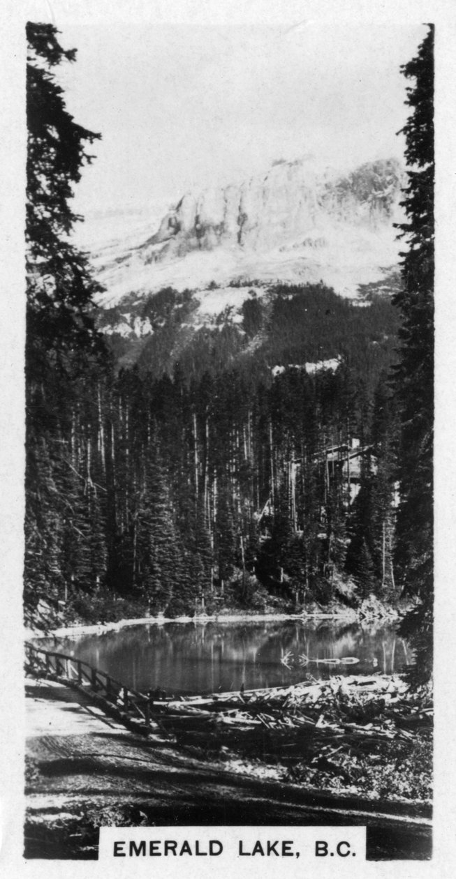 Emerald Lake قرب Field ، كولومبيا البريطانية ، كندا ، c1920s بواسطة غير معروف