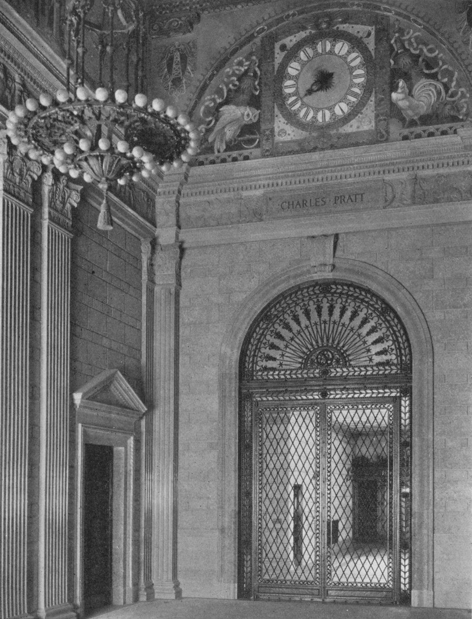 نهاية قاعة المدخل الرئيسية ، مبنى ستاندرد أويل ، مدينة نيويورك ، 1924 بواسطة غير معروف