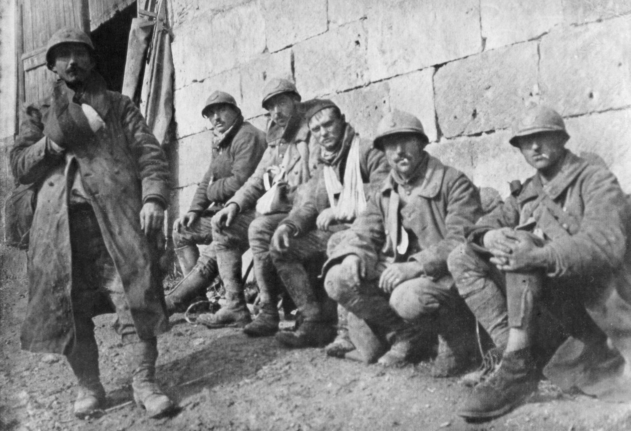 جرح الفرنسيون جرحوا بعد المعركة في بليسيس دي روي ، بيكاردي ، فرنسا ، 30 مارس 1918 بواسطة غير معروف
