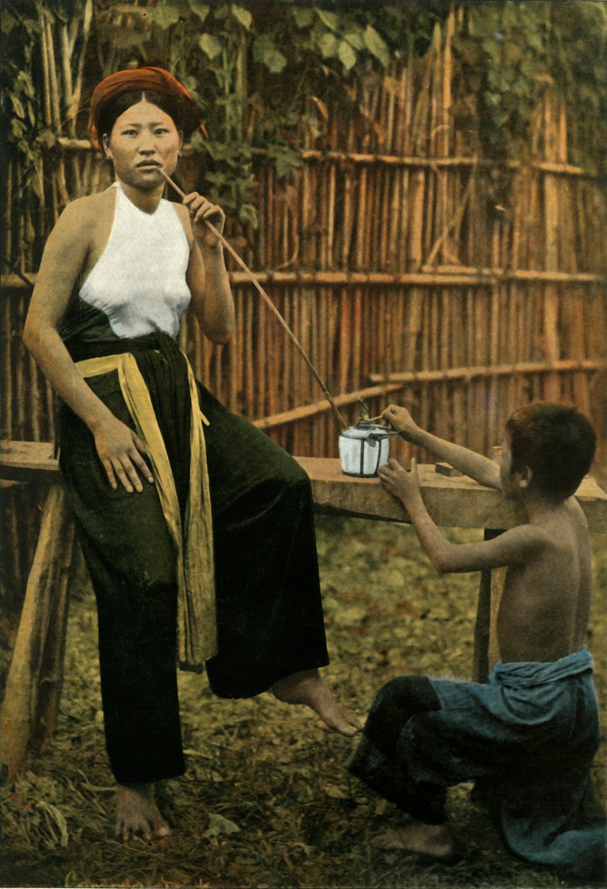Femme Fumant De LOpium ، امرأة تدخن الأفيون ، 1900. بواسطة غير معروف