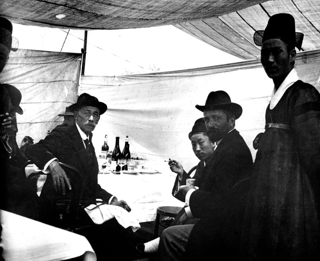 مهرجان تكريم إمبراطور اليابان ، كوريا ، 1900 بواسطة غير معروف