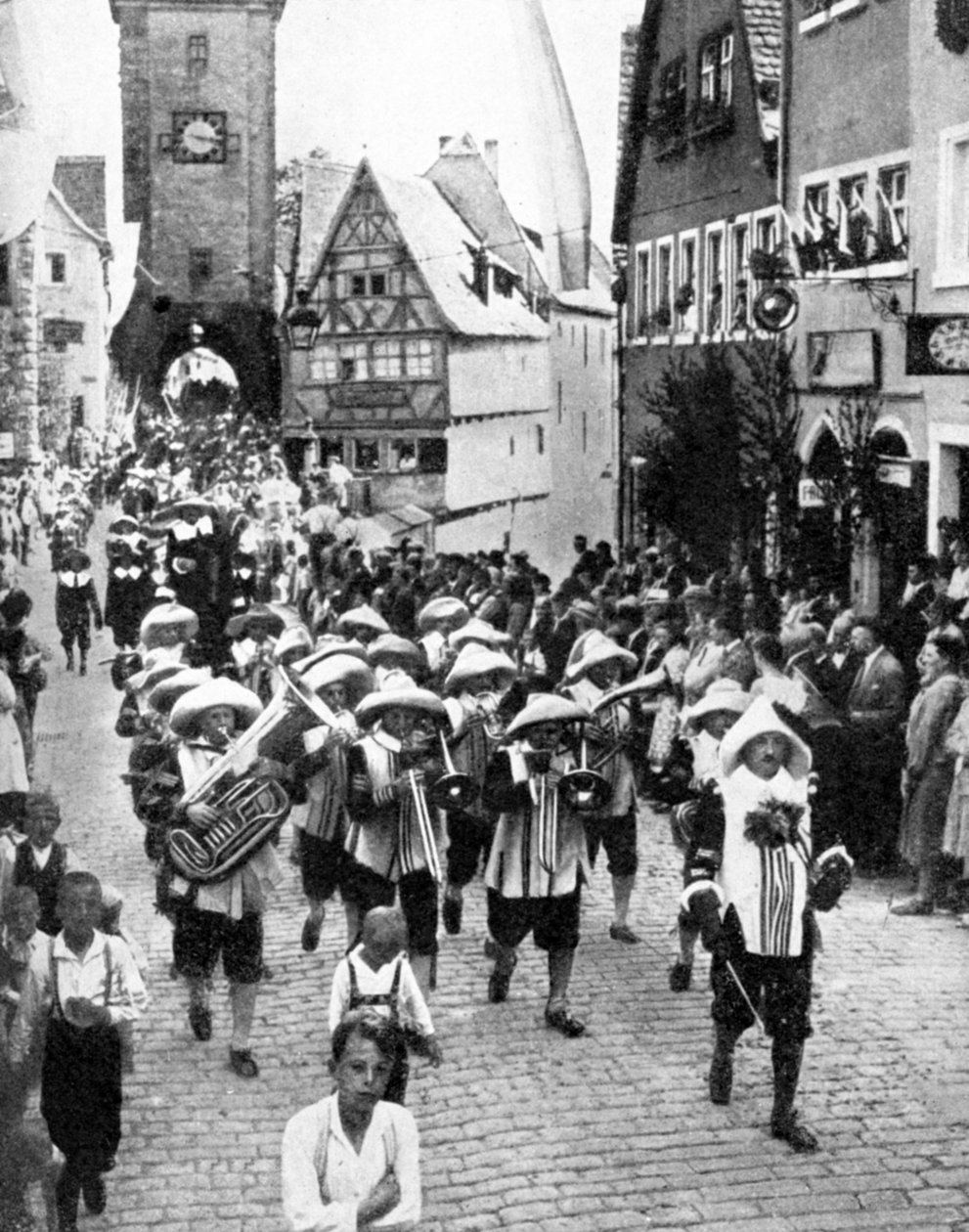 مهرجان في البلدة القديمة من العصور الوسطى ، روتنبورغ أوب دير تاوبر ، بافاريا ، ألمانيا ، 1936 بواسطة غير معروف