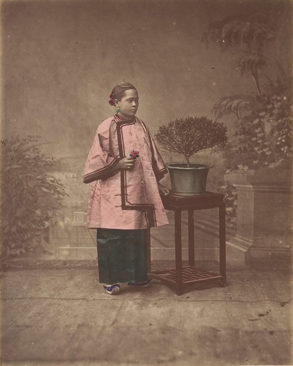 فتاة من شنغهاي ، 1870. بواسطة غير معروف