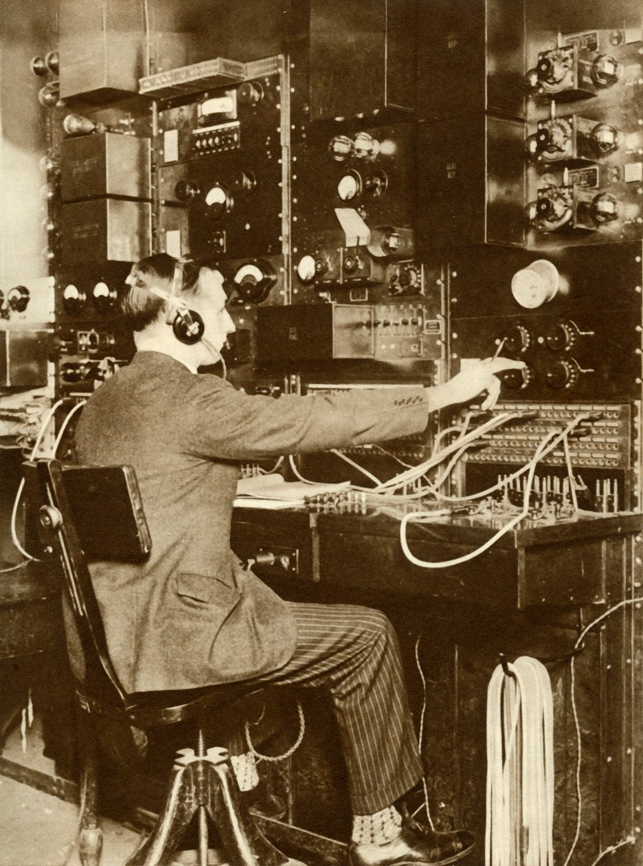 أول مكالمة هاتفية عبر المحيط الأطلسي ، من لندن إلى نيويورك ، 7 مارس 1926 ، 1935. بواسطة غير معروف