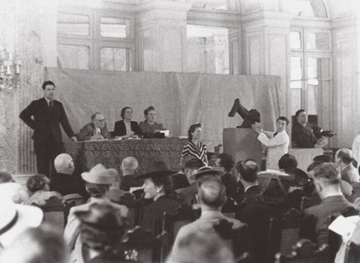 مزاد فيشر يحط من الفن في لوسيرن ، 1939 بواسطة غير معروف
