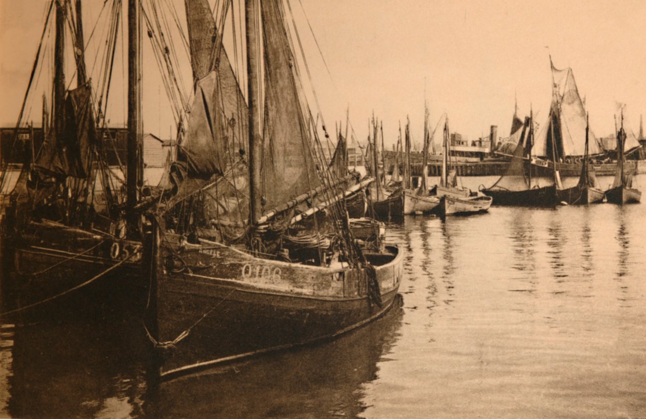 صيادو قوارب ، c1928 بواسطة غير معروف
