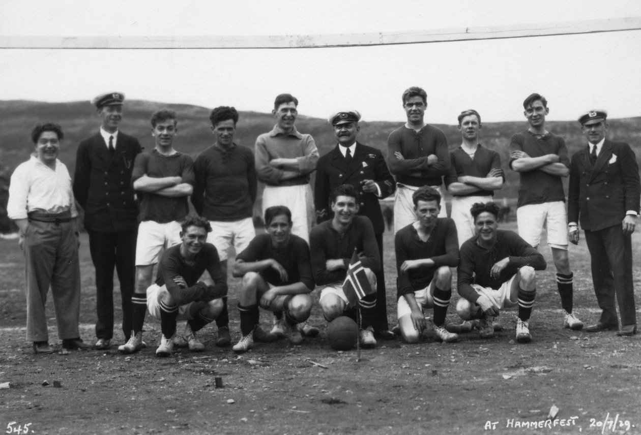 فريق كرة القدم ، هامرفست ، شمال النرويج ، 20 يوليو 1929 بواسطة غير معروف