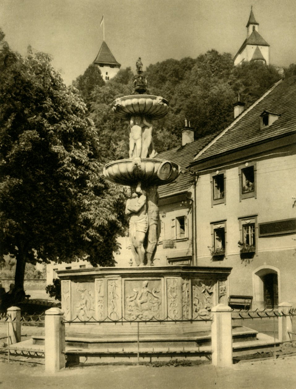 نافورة ، Friesach ، النمسا ، c1935. بواسطة غير معروف