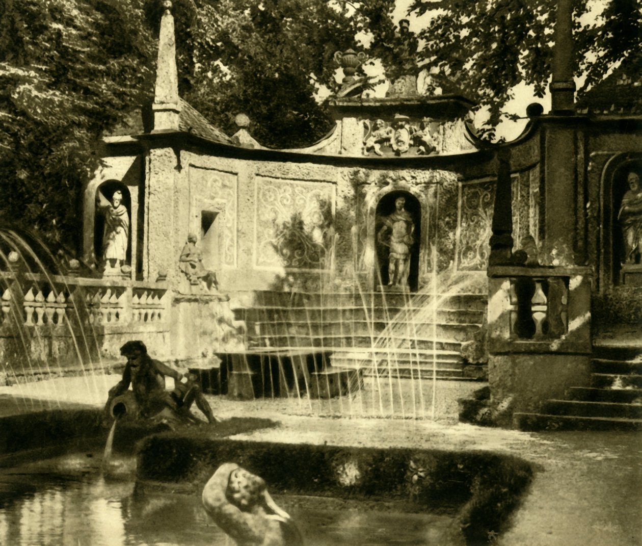 نوافير ، قصر هيلبرون ، سالزبورغ ، النمسا ، c1935. بواسطة غير معروف