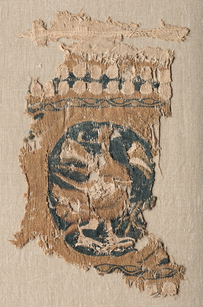 جزء من تعليق مع Roundel and Border ، 800s - 900s. بواسطة غير معروف