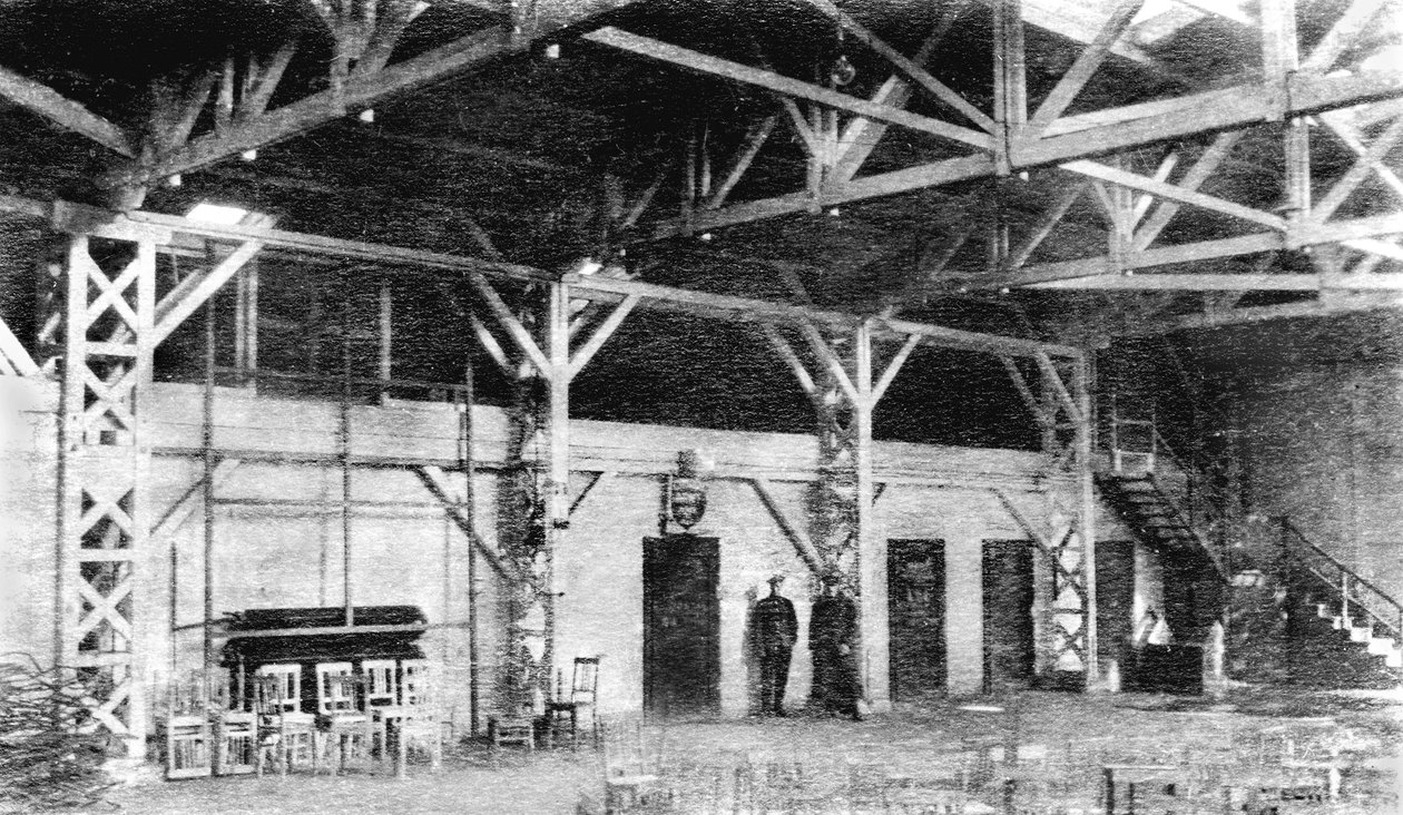 فرنسا: داخل نادي جيش الكنيسة. ألمانيا ، Bickendorf - 1919 بواسطة غير معروف