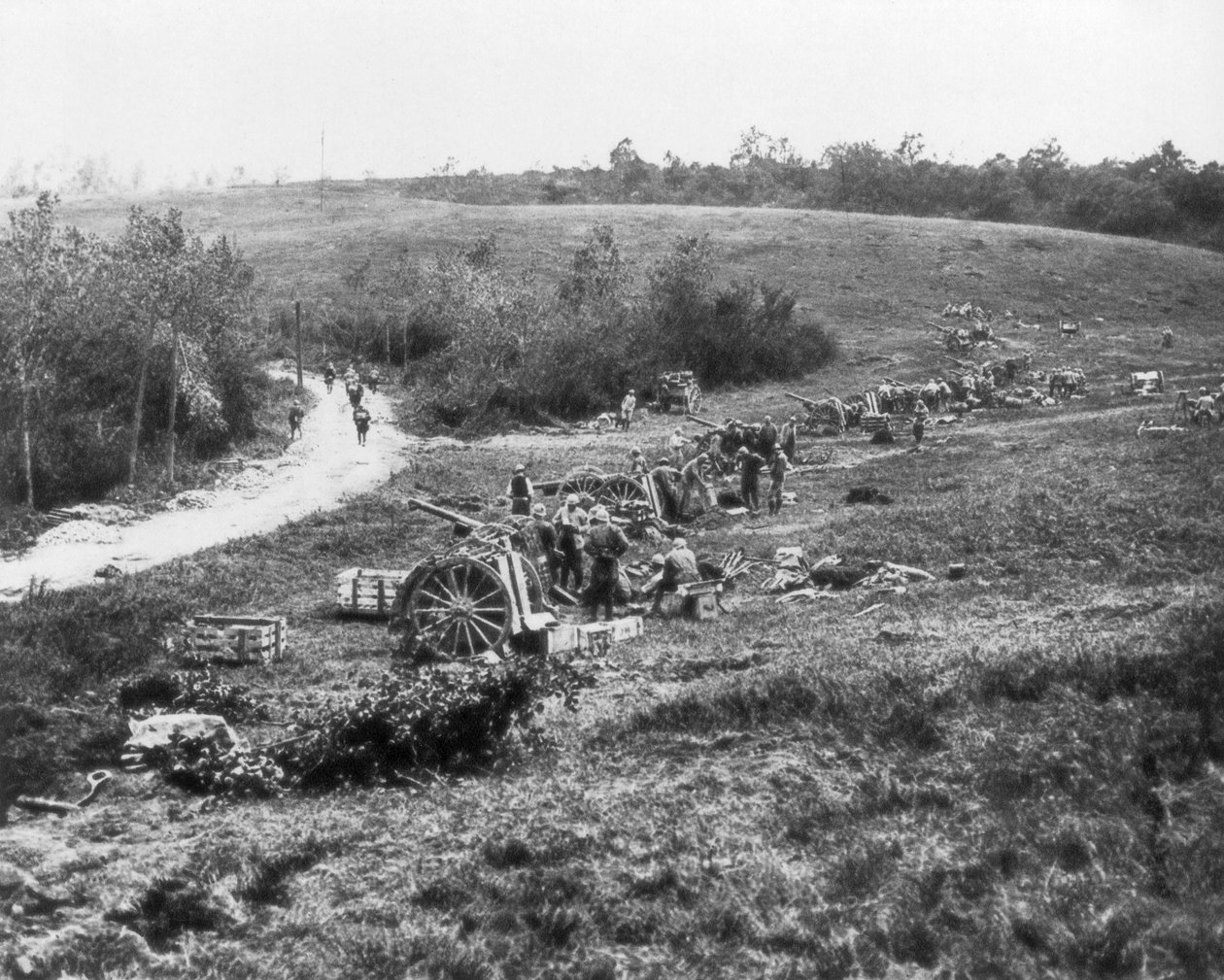 بطارية المدفعية الفرنسية 75 ، أيسن ، فرنسا ، 18 يوليو 1918 بواسطة غير معروف
