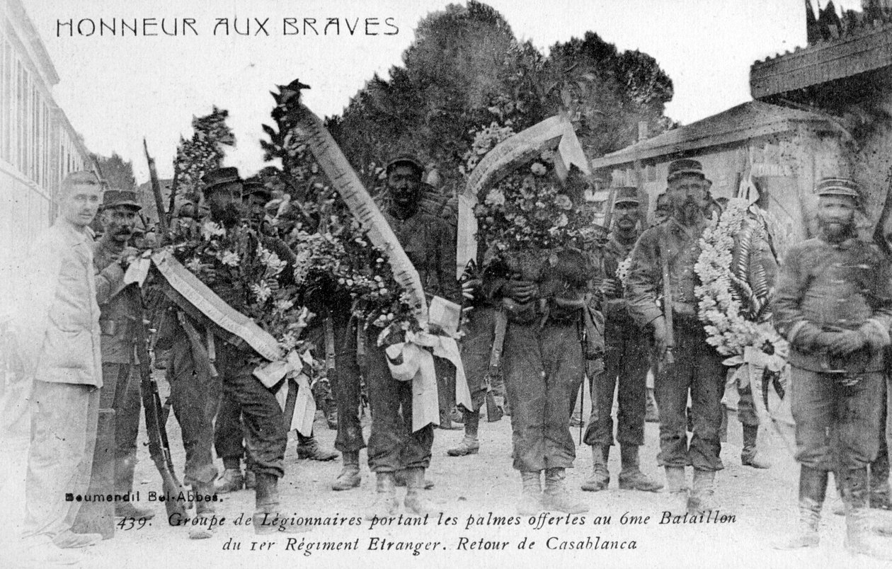 الفيلق الأجنبي الفرنسي يكرم الشجعان ، الجزائر ، 1910 بواسطة غير معروف