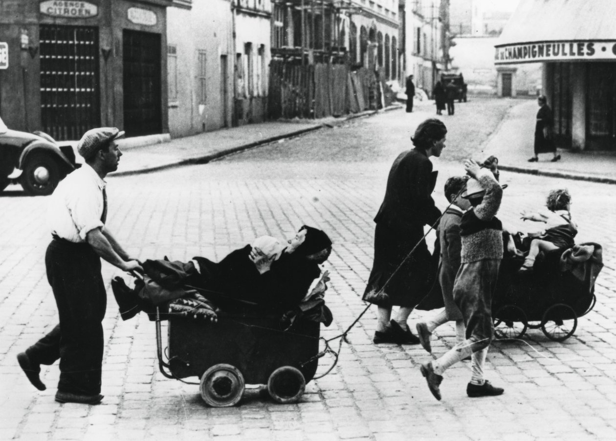 عودة اللاجئين الفرنسيين إلى ديارهم بعد سقوط فرنسا إلى الألمان ، فرنسا ، يوليو 1940 بواسطة غير معروف