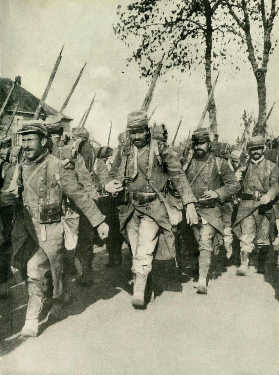 القوات الفرنسية في المسيرة ، الحرب العالمية الأولى ، 1914-1918 ، c1920. بواسطة غير معروف