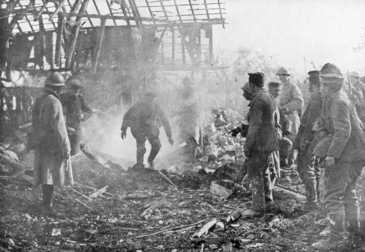 القوات الفرنسية تستخدم قاذفات اللهب لطرد الألمان من ملاجئهم ، كانتيني ، فرنسا ، 1918 بواسطة غير معروف