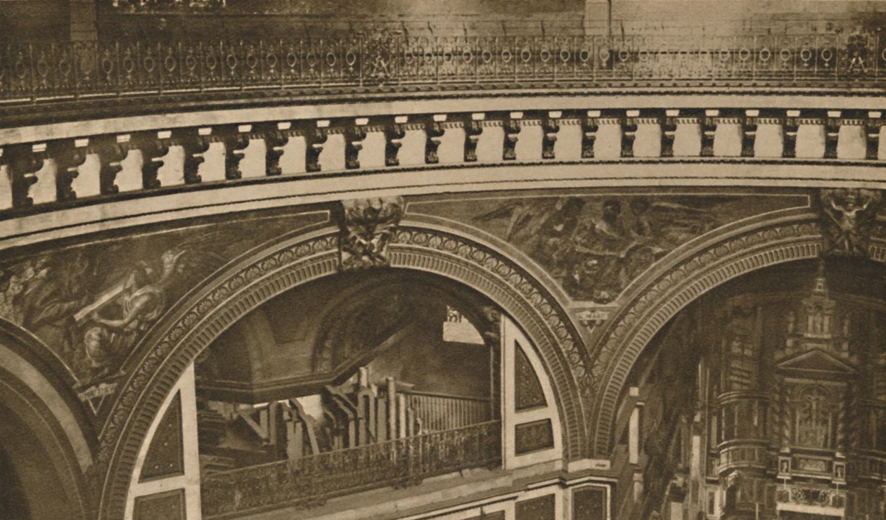 من التاج إلى قاعدة Londons Vast Cathedral: The Whispering Gallery ، c1935. بواسطة غير معروف