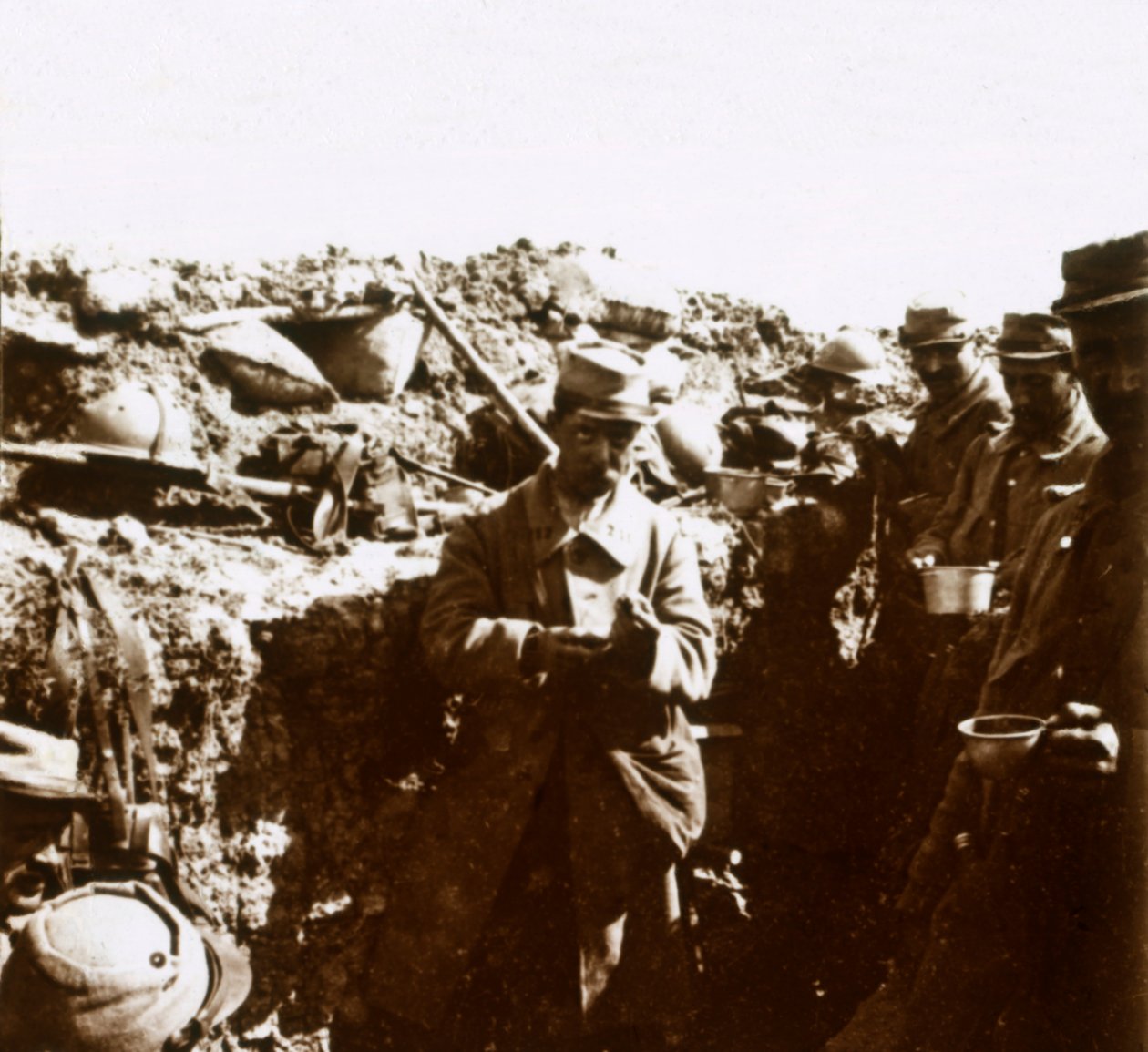 خنادق الخط الأمامي ، c1914-c1918 بواسطة غير معروف