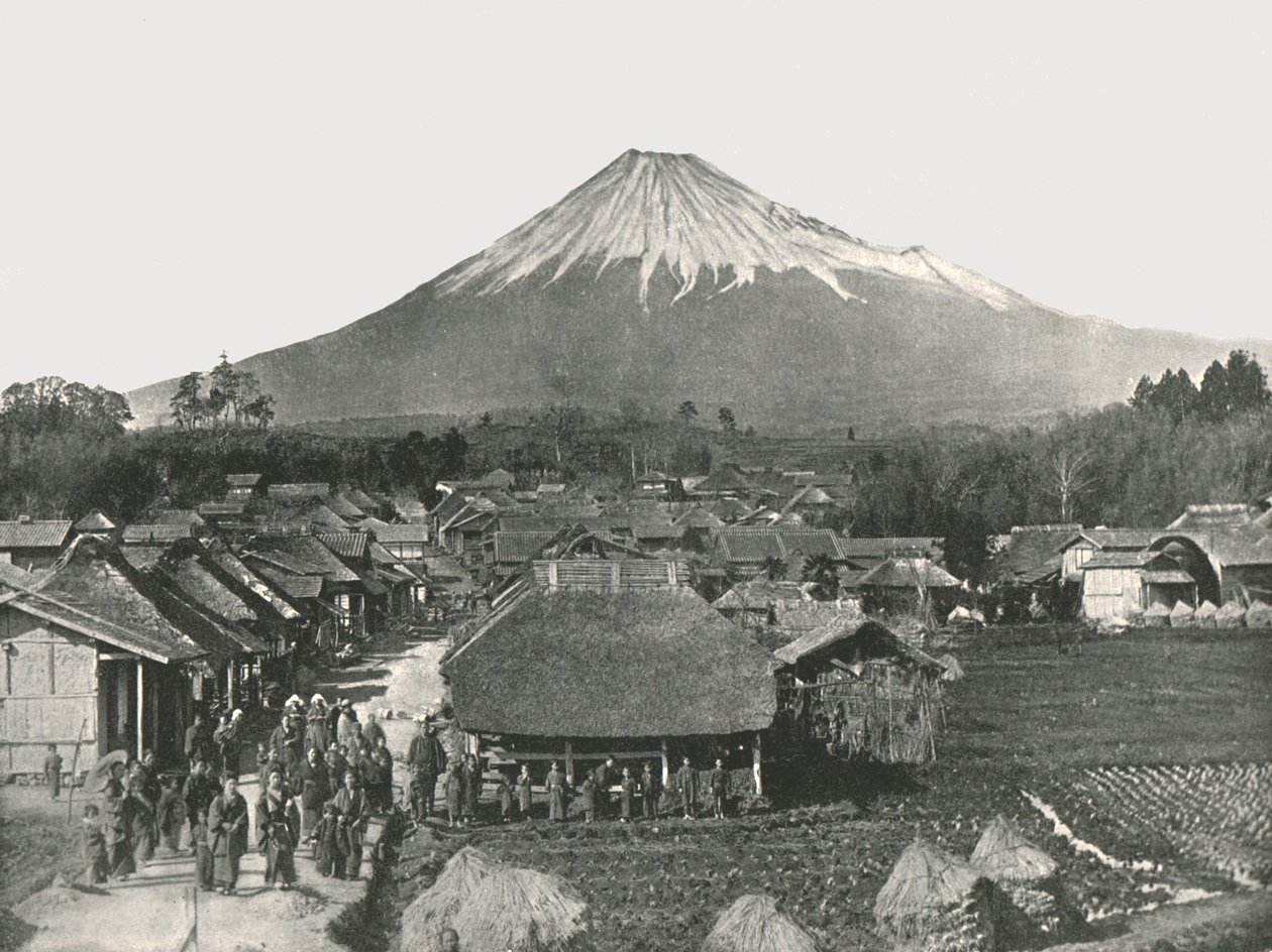 Fujiyama ، الجبل المقدس ، من قرية Jedzumi ، اليابان ، 1895. بواسطة غير معروف