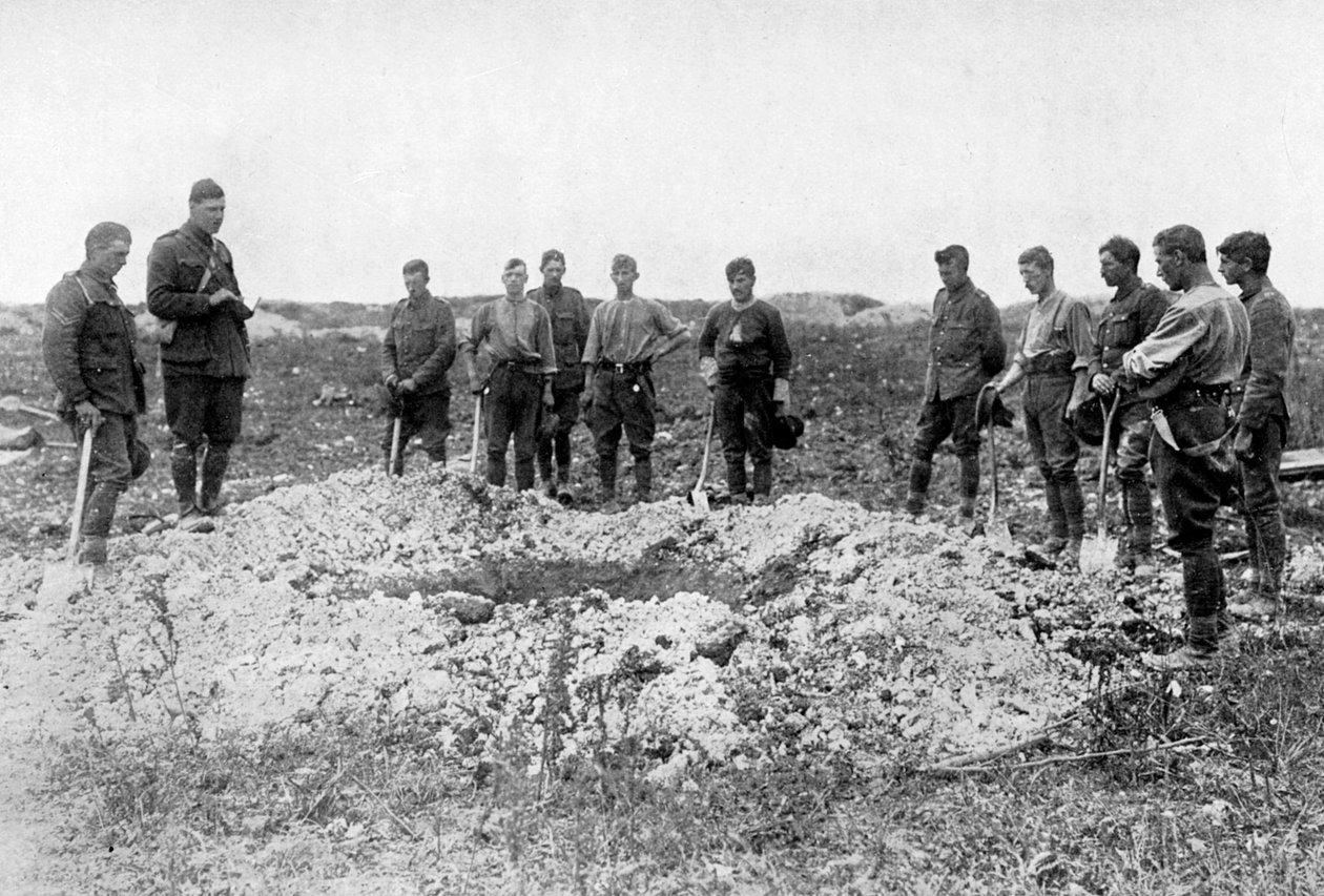 جنازة على الجبهة الغربية ، الحرب العالمية الأولى ، 1916 ، c1920 بواسطة غير معروف
