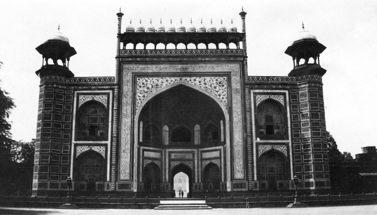 بوابة تاج محل ، أغرا ، الهند ، 1916-1917 بواسطة غير معروف