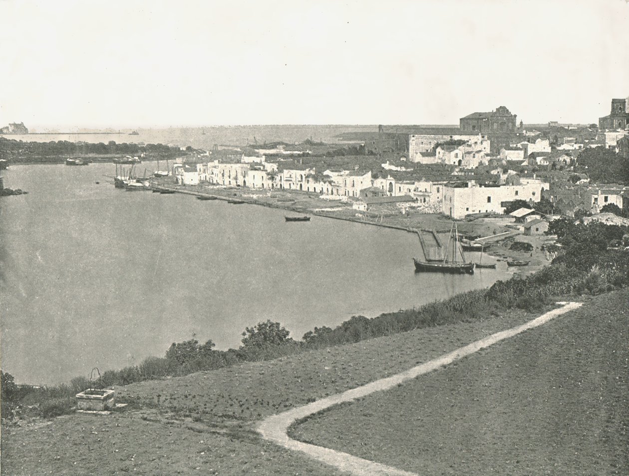 منظر عام ، برينديزي ، إيطاليا ، 1895. بواسطة غير معروف