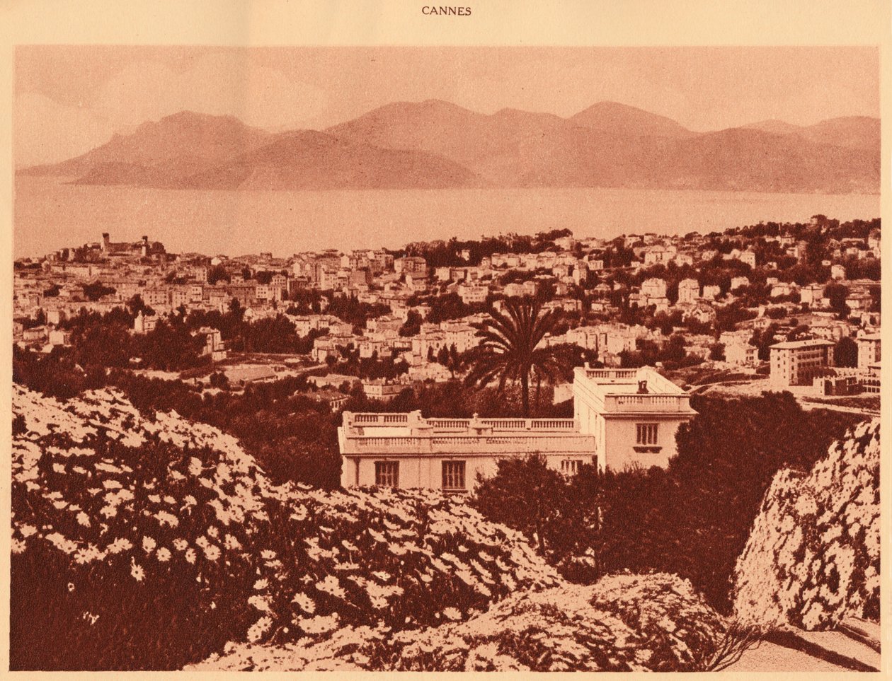 نظرة عامة مأخوذة من Pezou ، كان ، 1930. بواسطة غير معروف
