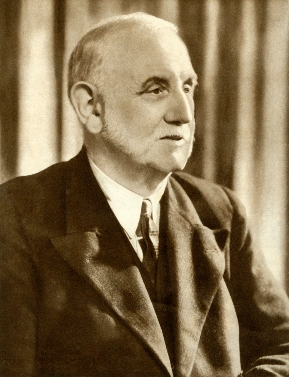 جورج لانسبري ، c1930 ، 1935. بواسطة غير معروف