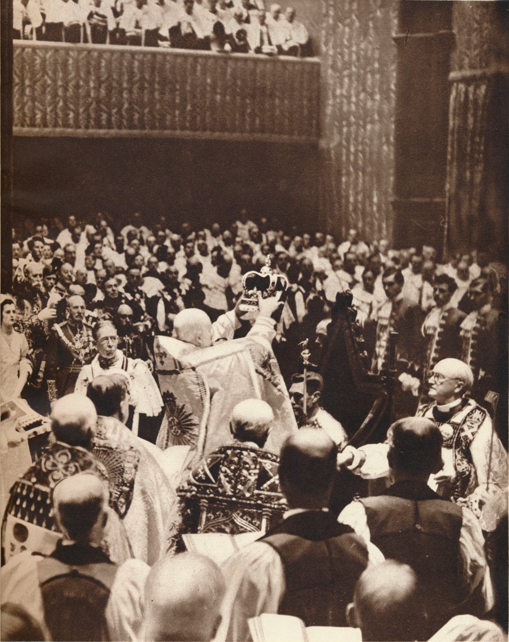 توج جورج السادس بتاج سانت إدواردز في يوم تتويجه ، 1937 بواسطة غير معروف