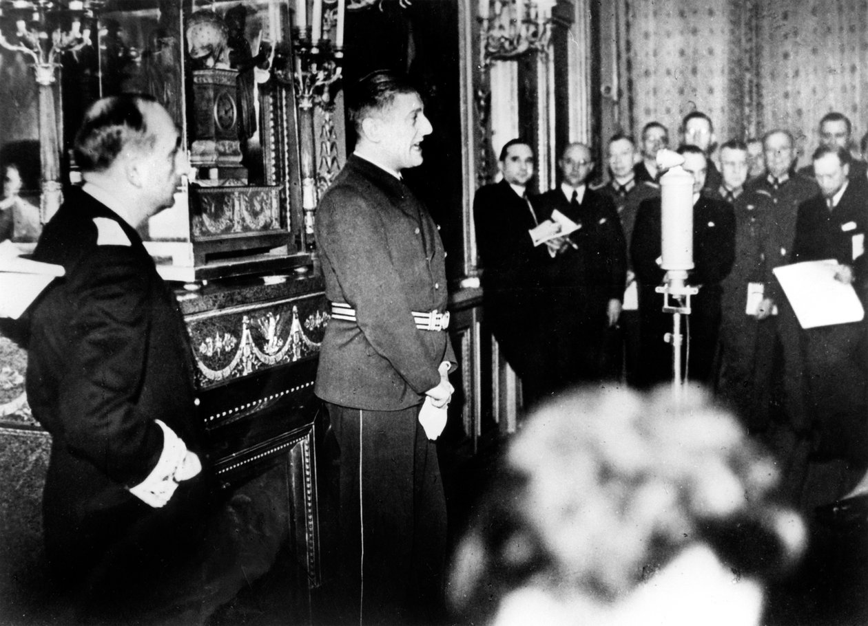 سفير ألمانيا في فيشي فرنسا ، أوتو أبيتز ، خلال مؤتمر صحفي ، 15 ديسمبر 1940 بواسطة غير معروف